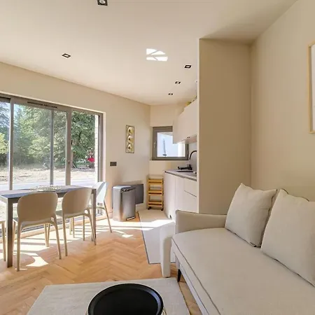 Joli T2 Bien Equipe Et Lumineux, Apartment Ecully
